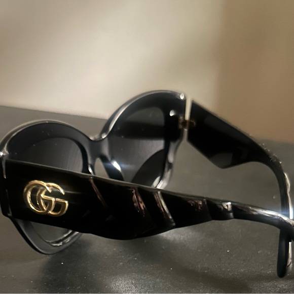Gucci Black Cat-Eye Sunglasses main image 2
